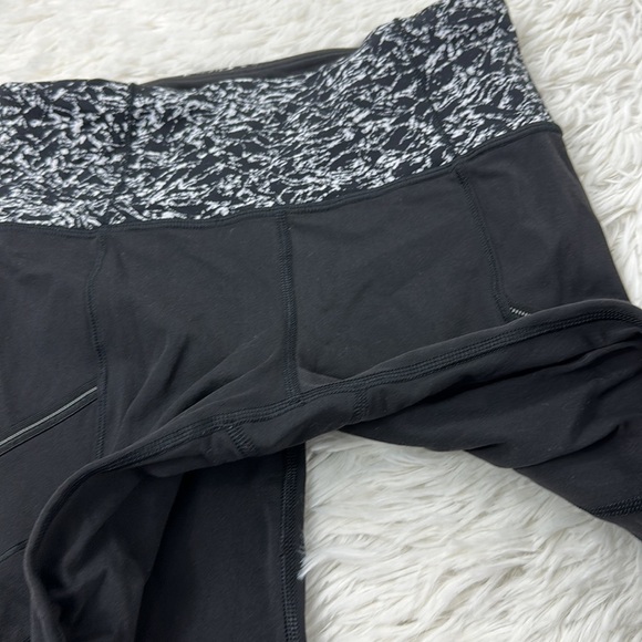 Lululemon Fresh Tracks Tight Black / Iced Wave White Black - Picture 2 of 7